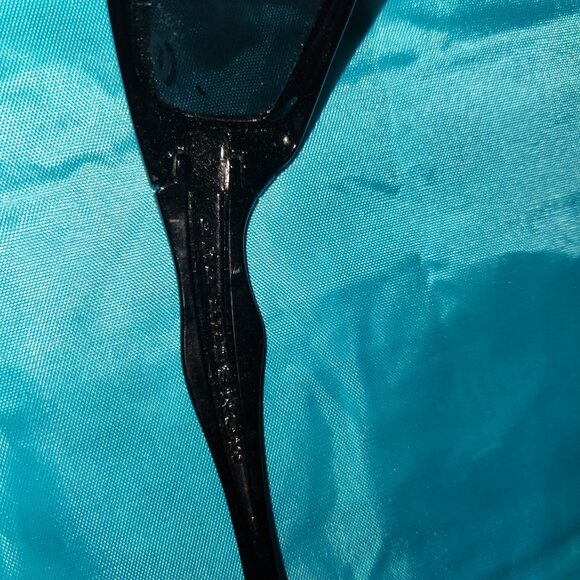 Oakley - Picture 4 of 11